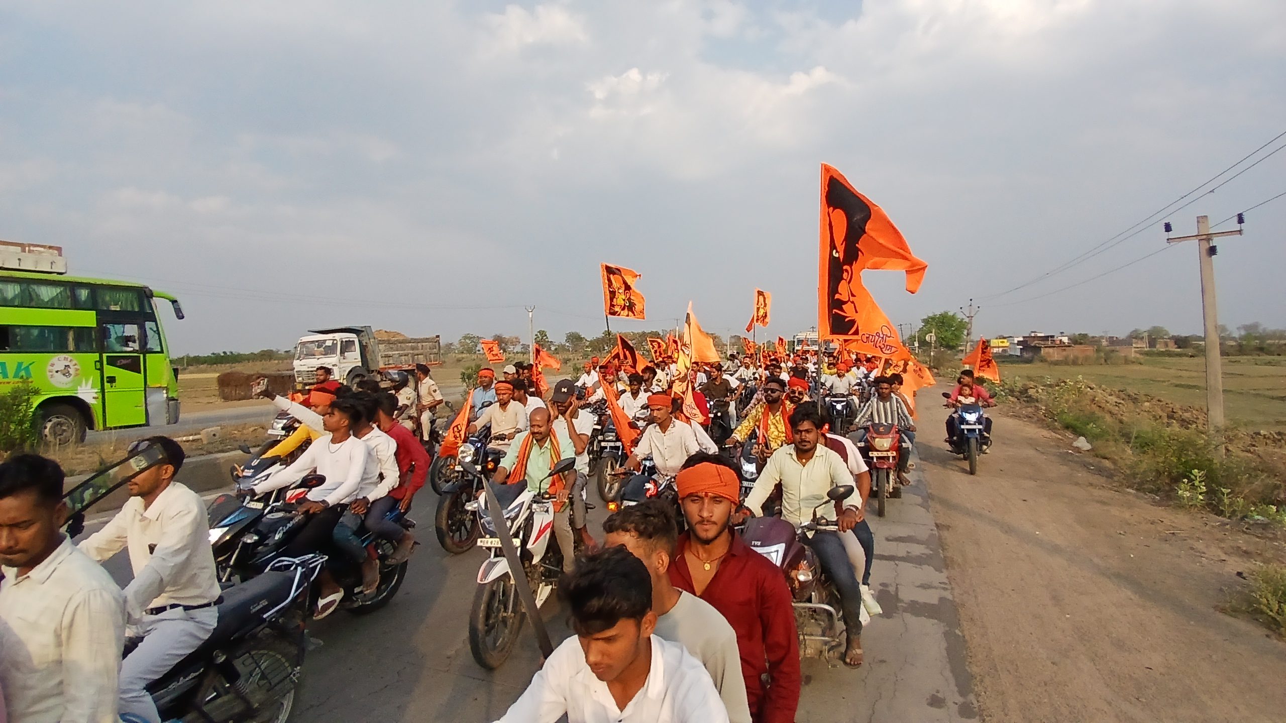 जय श्रीराम के नारों से गूंजा आमस, हजारों श्रद्धालुओं ने निकाली भव्य शोभायात्रा